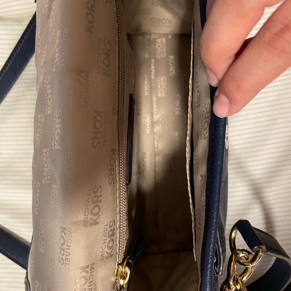 MK Margo Messenger Crossbody Purse - Picture 8 of 12